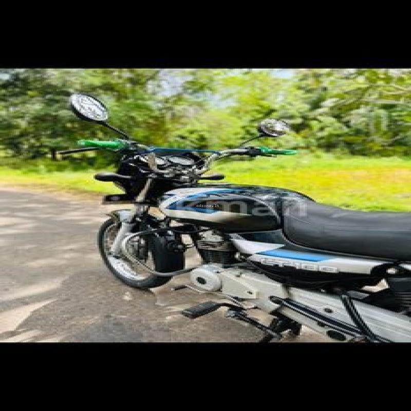 Bajaj CT100 2012